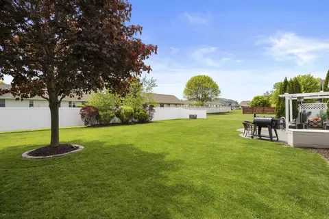 Exterior - w5841 Easter Lily Drive, Appleton, WI 54915 photo 6 of 9