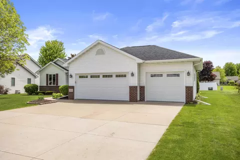 Exterior - w5841 Easter Lily Drive, Appleton, WI 54915 photo 8 of 9