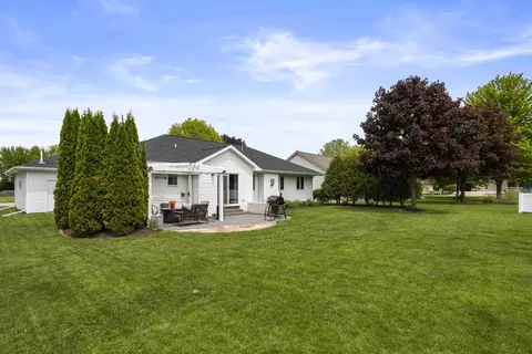Exterior - w5841 Easter Lily Drive, Appleton, WI 54915 photo 3 of 9
