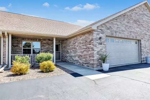 1351 Pond View Cir, De Pere, WI 54115