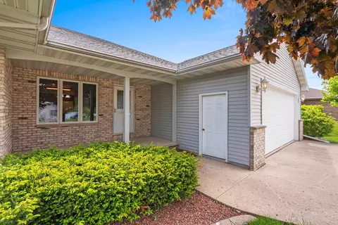 1221 Cherry St, Kaukauna, WI 54130