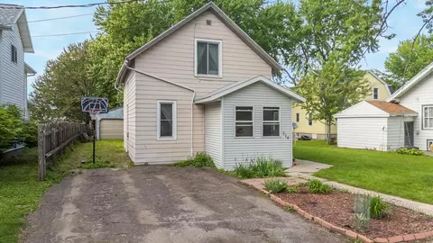 114 Baldwin Ave, Oshkosh, WI 54901