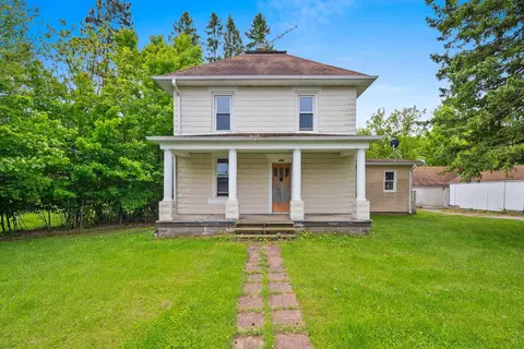 325 Blaine St, Iola, WI 54945