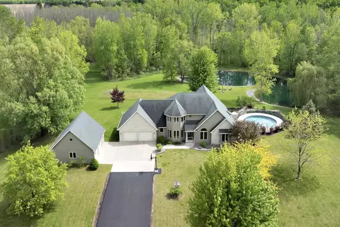 8373 Serenity Ln, Pulaski, WI 54162