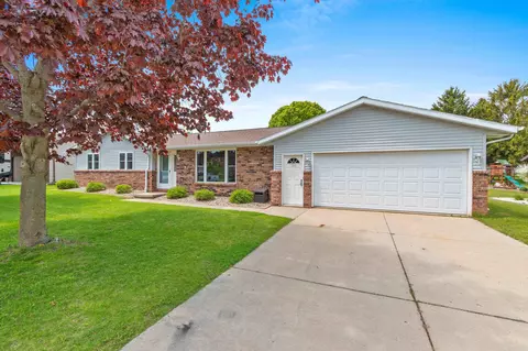 1313 Sun Terrace St, Luxemburg, WI 54217