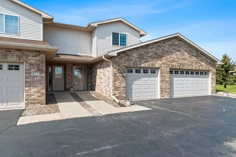 1243 Pond View Cir, De Pere, WI 54115