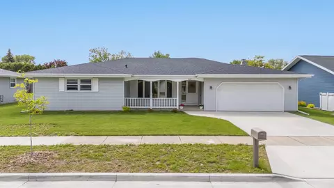 348 Welhouse Dr, Kimberly, WI 54136