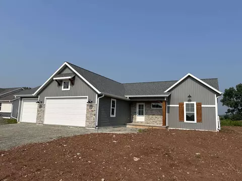 1747 Legacy Ln, Neenah, WI 54956