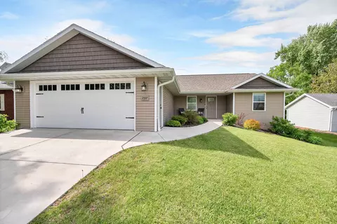 2337 Memorial Dr, Green Bay, WI 54313