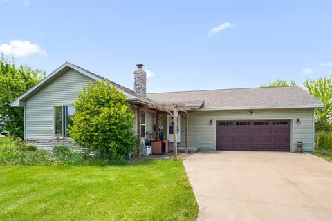 5681 Lake Rd, Oshkosh, WI 54902