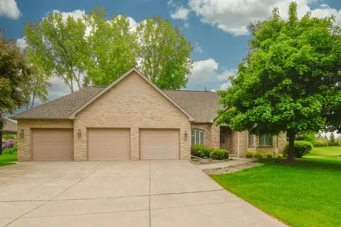 2585 Remington Ct, Green Bay, WI 54302