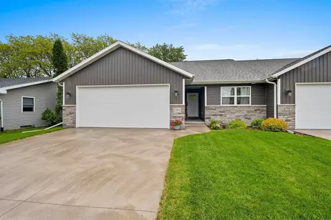 1302 Daytona Ln, Little Chute, WI 54140