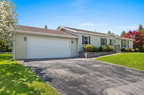 933 Alabama Ct, Sturgeon Bay, WI 54235