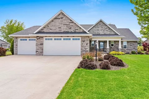 590 Royal St Pats Dr, Wrightstown, WI 54180