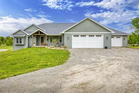 n994 North Road, Hortonville, WI 54944