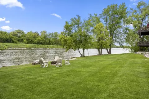438 Washington St, Wrightstown, WI 54180 photo 3