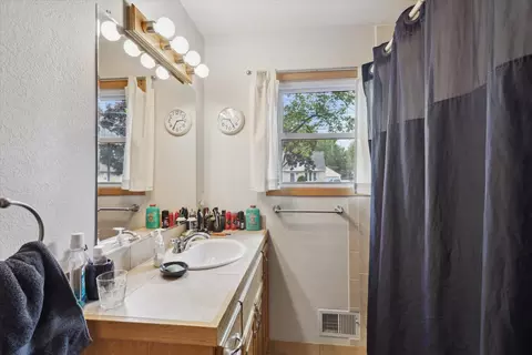 Bath - 325 S Schaefer St, Appleton, WI 54915 photo 1 of 2