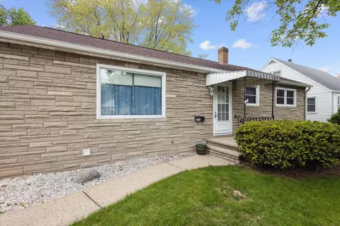 Exterior - 325 S Schaefer St, Appleton, WI 54915 photo 1 of 8