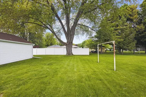 Exterior - 325 S Schaefer St, Appleton, WI 54915 photo 4 of 8