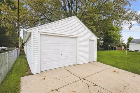 Exterior - 325 S Schaefer St, Appleton, WI 54915 photo 2 of 8