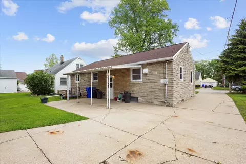 Exterior - 325 S Schaefer St, Appleton, WI 54915 photo 3 of 8
