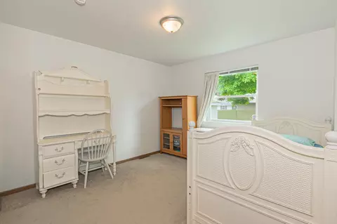 Bedroom - 1139 W Hawes Ave, Appleton, WI 54914 photo 3 of 7