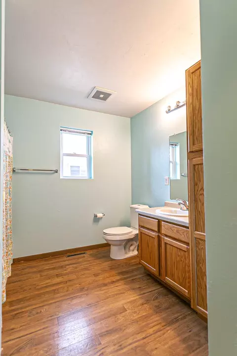 Bath - 1139 W Hawes Ave, Appleton, WI 54914 photo 1 of 3
