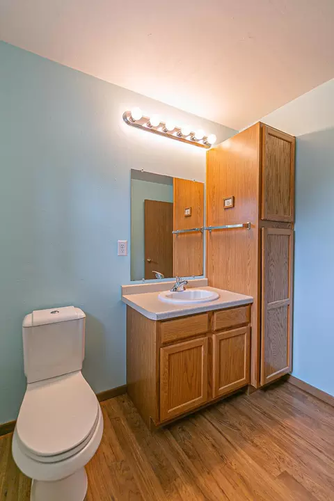 Bath - 1139 W Hawes Ave, Appleton, WI 54914 photo 2 of 3