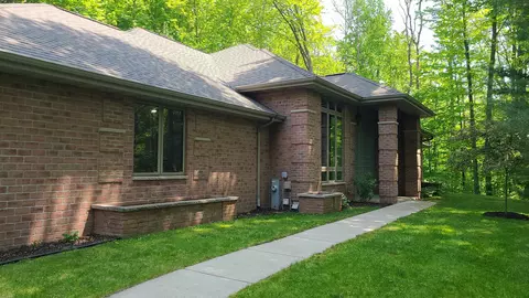 5955 Wood Brook Cir, Little Suamico, WI 54141