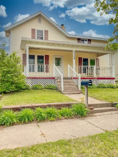 1104 Nassau St, New London, WI 54961