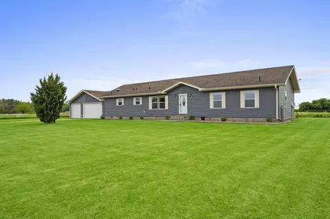 874 Bon St, Cecil, WI 54111
