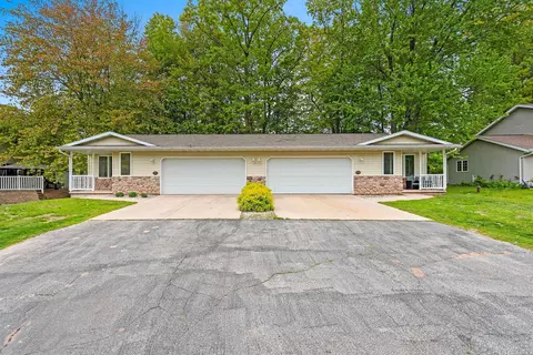 3657 S Timber Trl, Suamico, WI 54173