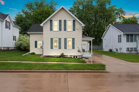124 Willow St, Little Chute, WI 54140