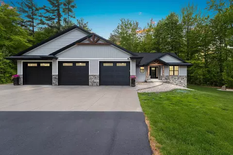 835 Maple Leaf Trl, Sobieski, WI 54171