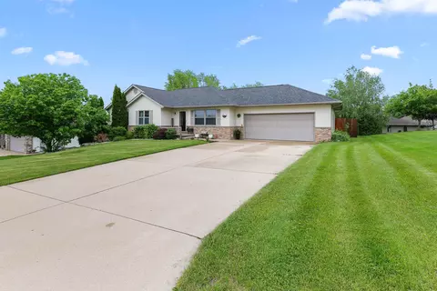 102 Partridge Ct, Beaver Dam, WI 53916