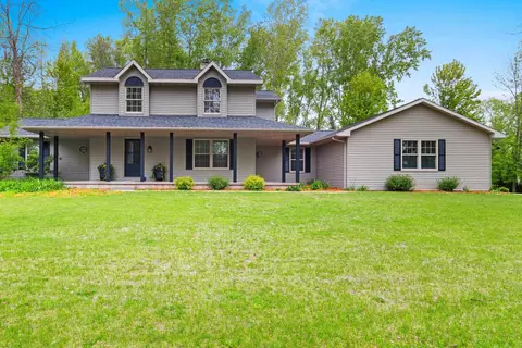 2745 Summerset Cir, Suamico, WI 54173