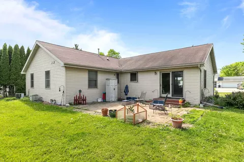 Exterior - 725 E Scott St, Omro, WI 54963 photo 3 of 5