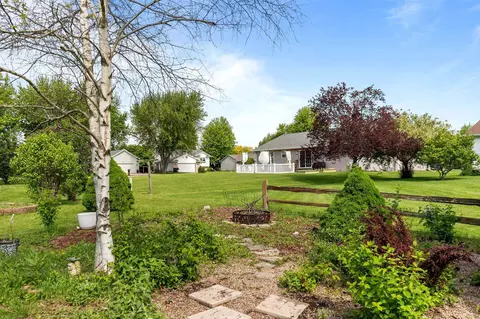 Exterior - 725 E Scott St, Omro, WI 54963 photo 5 of 5