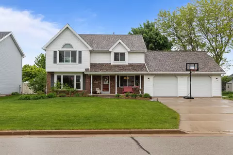 2305 W Twin Willows Dr, Appleton, WI 54914