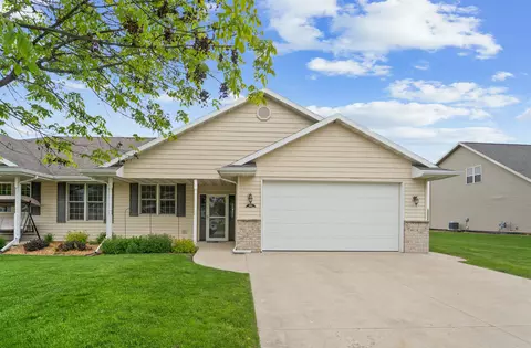 536 Coonen Dr, Combined Locks, WI 54113