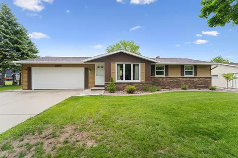 2588 Mary Jo Dr, Green Bay, WI 54311