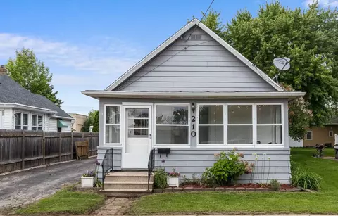 210 Hewitt St, Neenah, WI 54956