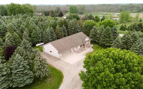 n6471 12 Corners Road, Black Creek, WI 54106