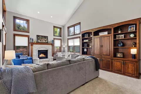Living - 212 E Castlebury Ln, Appleton, WI 54913 photo 2 of 12