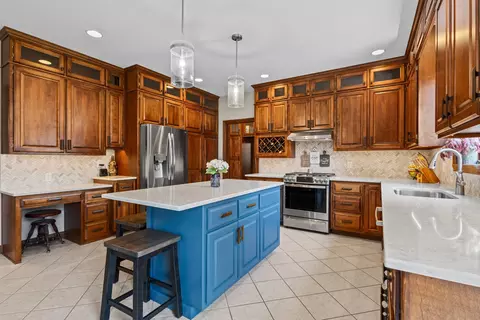 Kitchen - 212 E Castlebury Ln, Appleton, WI 54913 photo 3 of 6