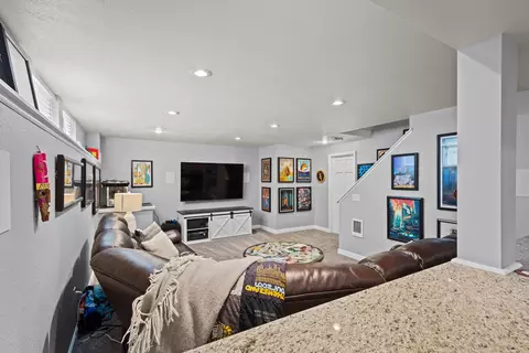 Living - 212 E Castlebury Ln, Appleton, WI 54913 photo 12 of 12