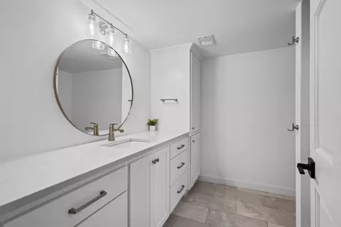 Bath - 212 E Castlebury Ln, Appleton, WI 54913 photo 6 of 6