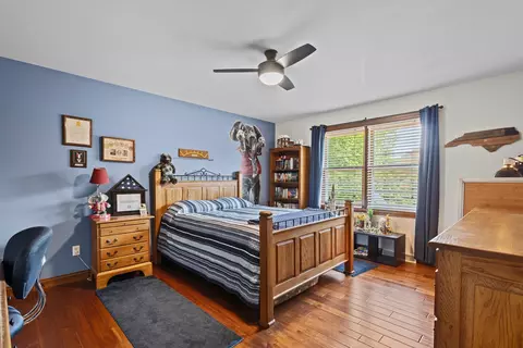 Bedroom - 212 E Castlebury Ln, Appleton, WI 54913 photo 7 of 10