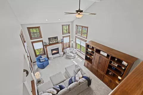 Living - 212 E Castlebury Ln, Appleton, WI 54913 photo 9 of 12