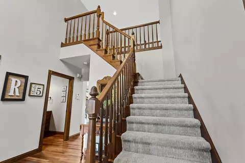 Entry Way - 212 E Castlebury Ln, Appleton, WI 54913 photo 9 of 14